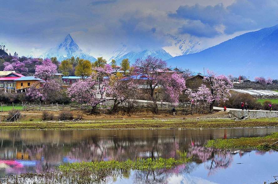 Sightseeing and Itinerary for Traveling from Sichuan to Tibet